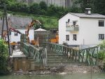 Eine ,Bailey-Brücke‘ dieser Bauart (Demonstrationsbild) dient während der Bauzeit der neuen Murbrücke als Notumfahrung. Eine ,Bailey-Brücke‘ dieser Bauart (Demonstrationsbild) dient während der Bauzeit der neuen Murbrücke als Notumfahrung.