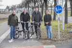 DI Helmut Spinka (Radverkehrsbeauftragter Stadt Graz), Verkehrsstadtrat Mag. (FH) Mario Eustacchio, Verkehrslandesrat Mag. Jörd Leichtfried und DI Wolfgang Feigl (Referat Landestraßenplanung und Radwege, v.l.) testeten den Radweg. © Stadt Graz DI Helmut Spinka (Radverkehrsbeauftragter Stadt Graz), Verkehrsstadtrat Mag. (FH) Mario Eustacchio, Verkehrslandesrat Mag. Jörd Leichtfried und DI Wolfgang Feigl (Referat Landestraßenplanung und Radwege, v.l.) testeten den Radweg.
