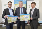 Markus Gansterer (VCÖ), Landesrat Anton Lang und Alfred Loidl (ÖBB-Postbus, v.l.) rufen zur Teilnahme am VCÖ-Mobilitätspreis Steiermark auf.