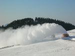 Auch die Schneefräsen sind bereits im Einsatz.