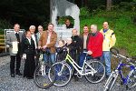 Am Rantenradweg markiert ein Schieferstein den 2.000-sten Radwegkilometer. Foto: Gem. Murau/Haselmann