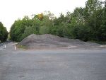 Mit zehn bis 16 Zentimeter Recyclingasphalt wird der Unterbau verstärkt.