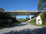 Die 40 Jahre alte Bildstockbrücke wird durch einen Wellrohrdurchlass ersetzt.