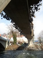 Noch steht die Murbrücke - aber nicht mehr lange.