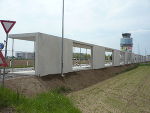Wettergeschützter Zugang zum Flughafen Graz