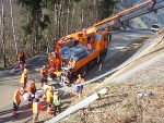 Entlang vieler Landesstraßen schützen Netze vor Steinschlag. © STED