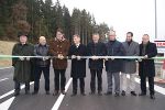 Reichlich Scheren waren bei der feierlichen Verkehrsfreigabe notwendig.