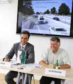 Bgm. Nagl (l.) und Landesrat Kurzmann eröffneten im Rahmen einer Pressekonferenz die Infobox.
