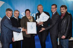 Preisträger Kategorie Kooperationen: Landesrat Dr. Gerhard Kurzmann, Bgm. Ing. Karl Koch, Andrea Felsner (TV Leibnitz), Hofrat Dir. Mag. Nikolaus Schweighofer (BG/BRG Gleisdorf, Sieger), ÖBB-Regionalmanager Dr. Franz Suppan (Überreicher der Preise), Erwin Michenthaler (Laudator, v.l.). © Verkehrsabteilung Preisträger Kategorie Kooperationen: Landesrat Dr. Gerhard Kurzmann, Bgm. Ing. Karl Koch, Andrea Felsner (TV Leibnitz), Hofrat Dir. Mag. Nikolaus Schweighofer (BG/BRG Gleisdorf, Sieger), ÖBB-Regionalmanager Dr. Franz Suppan (Überreicher der Preise), Erwin Michenthaler (Laudator, v.l.).