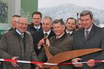 HR Mag. Karl Lautner (verdeckt), Bgm. Paldau Anton Gutmann, BezPO Walter Rauch, Bgm. Gniebing/Weißenbach Manfred Promitzer, LR Dr. Gerhard Kurzmann, Bezirkshauptmann Südoststeiermark HR Dr. Alexander Majcan, Baubezirksleiter HR Dipl.-Ing. Franz Kortschak (verdeckt), NAbg. Michael Praßl (v.l.). © Verkehrsabteilung HR Mag. Karl Lautner (verdeckt), Bgm. Paldau Anton Gutmann, BezPO Walter Rauch, Bgm. Gniebing/Weißenbach Manfred Promitzer, LR Dr. Gerhard Kurzmann, Bezirkshauptmann Südoststeiermark HR Dr. Alexander Majcan, Baubezirksleiter HR Dipl.-Ing. Franz Kortschak (verdeckt), NAbg. Michael Praßl (v.l.).