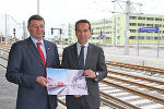 ÖBB-Vorstandsvorsitzender Christian Kern (r.) und Verkehrslandesrat Jörg Leichtfried.