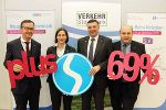 Franz Suppan (ÖBB-Regionalleiter), Barbara Kleinert (Leiterin Personenverkehr der Steiermärkischen Landesbahnen), LR Jörg Leichtfried, Peter Kronberger (GKB, von links). © Land Steiermark Franz Suppan (ÖBB-Regionalleiter), Barbara Kleinert (Leiterin Personenverkehr der Steiermärkischen Landesbahnen), LR Jörg Leichtfried, Peter Kronberger (GKB, von links).