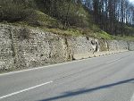 Der schlechte Zustand der Mauer ist mit freiem Auge ersichtlich.