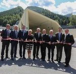 ASFINAG-Geschäftsführer Alexander Walcher, Landesrat Anton Lang, Verkehrsminister Jörg Leichtfried, Tunnelpatin Ingrid Voves, LH Hermann Schützenhöfer, Vorstand Alois Schedl, Bürgermeister Karl Fadinger aus St. Michael, ASFINAG-Geschäftsführer Gernot Brandtner und der Übelbacher Bürgermeister Markus Windisch vor dem neuen Tunnelportal (von links). © ASFINAG/Oliver Wolf ASFINAG-Geschäftsführer Alexander Walcher, Landesrat Anton Lang, Verkehrsminister Jörg Leichtfried, Tunnelpatin Ingrid Voves, LH Hermann Schützenhöfer, Vorstand Alois Schedl, Bürgermeister Karl Fadinger aus St. Michael, ASFINAG-Geschäftsführer Gernot Brandtner und der Übelbacher Bürgermeister Markus Windisch vor dem neuen Tunnelportal (von links).