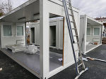 Die Container für das Projekt- und Bauteam werden aufgestellt. © prtrumler Die Container für das Projekt- und Bauteam werden aufgestellt.