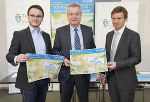 Markus Gansterer (VCÖ), Landesrat Anton Lang und Alfred Loidl (ÖBB-Postbus, v.l.) rufen zur Teilnahme am VCÖ-Mobilitätspreis Steiermark auf. © Land Steiermark/Streibl