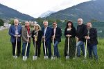 LR Anton Lang mit Bürgermeisterin Roswitha Glashüttner und VertreterInnen der Baubezirksleitung und der Baufirma bei der Baustelleneinrichtung. © Land Steiermark