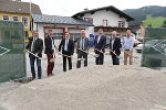 Projektleiter Thomas Karl (A16), Sascha Schwarz (BBL Obersteiermark Ost), Bgm. LAbg. Stefan Hofer, LR Anton Lang, NAbg. Jörg Leichtfried (v.l.) und Vertreter der Baufirma.  © Stadtgemeinde Turnau