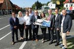 Wolfgang Feigl (A16), Heike Falk (Projekleiterin Stadt Graz), Arnim Tripolt (Projektleiter Land Steiermark), Landesbaudirektor Andreas Tropper,Thomas Fischer (Leiter Straßenamt Stadt Graz), Verkehrsstadträtin Elke Kahr, Verkehrslandesrat Anton  Lang, Bgm. Siegfried Nagl, Karl Lautner (Leiter Straßenerhaltungsdienst Land Steiermark, v.l.).   © prtrumler/Pachernegg