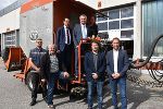 STED-Chef Franz Zenz, LR Anton Lang (hinten v.l.) mit STED-Mitarbeiter beim Prüfzug.