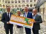 Präsentierten das neue Top-Ticket für Studierende: Franz Suppan (ÖBB), Barbara Muhr (Holding Graz), Verkehrslandesrat Anton Lang und Peter Gspaltl (Verbund Steiermark, v.l.) © Land Steiermark Präsentierten das neue Top-Ticket für Studierende: Franz Suppan (ÖBB), Barbara Muhr (Holding Graz), Verkehrslandesrat Anton Lang und Peter Gspaltl (Verbund Steiermark, v.l.) © Land Steiermark