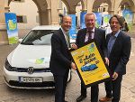 Urs Harnik (Energie Steiermark), LR Anton Lang und Dieter Thyr (A 15, v.l.). 