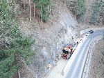 Die Felsvernetzung soll künftige Felsstürze verhindern.  © STED/Holler