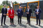Vor der Infobox (von links) Vorstand Hartwig Hufnagl, Landtagsabgeordnete Helga Ahrer, Landeshauptmann Hermann Schützenhöfer, LG Hans Peter Doskozil und Landesrat Heinrich Dorner. © ASFINAG/Oliver Wolf