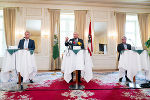 LH-Stv. Anton Lang, LH Hermann Schützenhöfer und Peter Gspaltl (v.l.) präsentierten die Details zum KlimaTicket. © Land Steiermark/Streibl LH-Stv. Anton Lang, LH Hermann Schützenhöfer und Peter Gspaltl (v.l.) präsentierten die Details zum KlimaTicket.