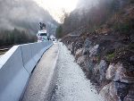 Betonleitwände sichern nun zusätzlich die Gesäusestraße.