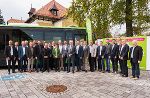 LH-Stv. Anton Lang (13.v.r.) präsentierte gemeinsam mit zahlreichen Bürgermeisterinnen und Bürgermeistern aus der Region die Busrevolution. © Land Steiermark/Resch
