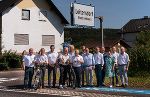 LH-Stv. Anton (4.v.l.) und Feldbachs Bgm. Josef Ober (6.v.l.) im Kreise jeder Menge Festgäste. © Land Steiermark LH-Stv. Anton (4.v.l.) und Feldbachs Bgm. Josef Ober (6.v.l.) im Kreise jeder Menge Festgäste.
