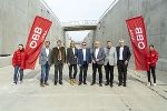Klaus Schneider (Projektleiter ÖBB Infrastruktur AG), Erich Gosch (Bgm. Feldkirchen b. Graz), Barbara Walch (Bgm.in Wundschuh), Reinhold Hödl (Geschäftsbereichsleiter ÖBB Infrastruktur AG), Anton Lang (LH-Stv. und Verkehrsreferent), Willibald Rohrer (Bgm. Werndorf), Karl Kowald (Bgm. Wildon, v.l.). © ÖBB/Chris Zenz Klaus Schneider (Projektleiter ÖBB Infrastruktur AG), Erich Gosch (Bgm. Feldkirchen b. Graz), Barbara Walch (Bgm.in Wundschuh), Reinhold Hödl (Geschäftsbereichsleiter ÖBB Infrastruktur AG), Anton Lang (LH-Stv. und Verkehrsreferent), Willibald Rohrer (Bgm. Werndorf), Karl Kowald (Bgm. Wildon, v.l.).
