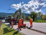 Aktuell werden an der B 75 die Bankette abgetragen.