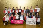 Cosima Pilz (2.v.l., vorne), LH-Stv. Anton Lang (vorne Mitte) und Geschäftsführer-Verkehrsverbund Peter Gspaltl umringt von "L10-Öffi-Coaches". © Christian Zenz Cosima Pilz (2.v.l., vorne), LH-Stv. Anton Lang (vorne Mitte) und Geschäftsführer-Verkehrsverbund Peter Gspaltl umringt von "L10-Öffi-Coaches".